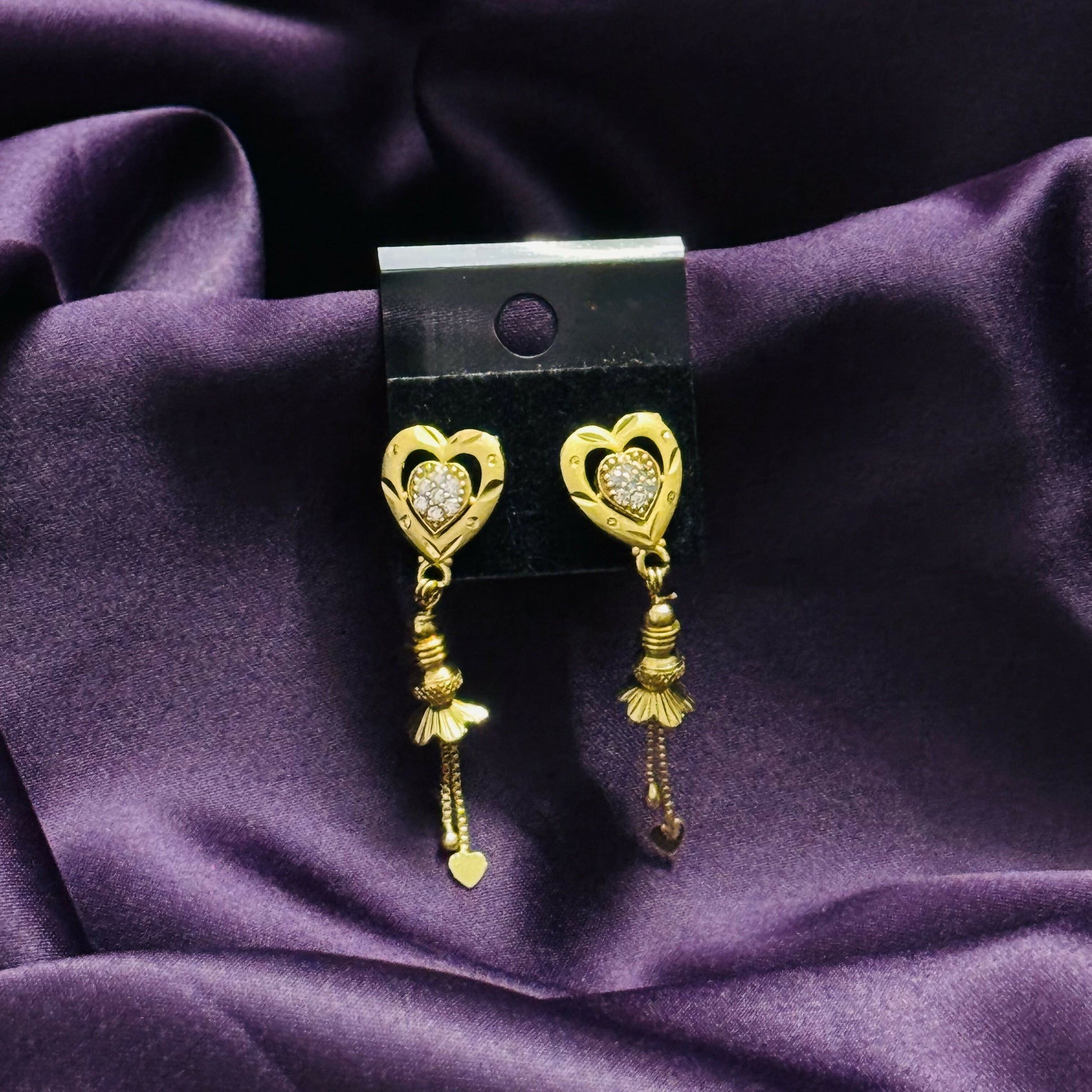 Gold Earrings – Elegant Daily Wear with Sparkling Finish