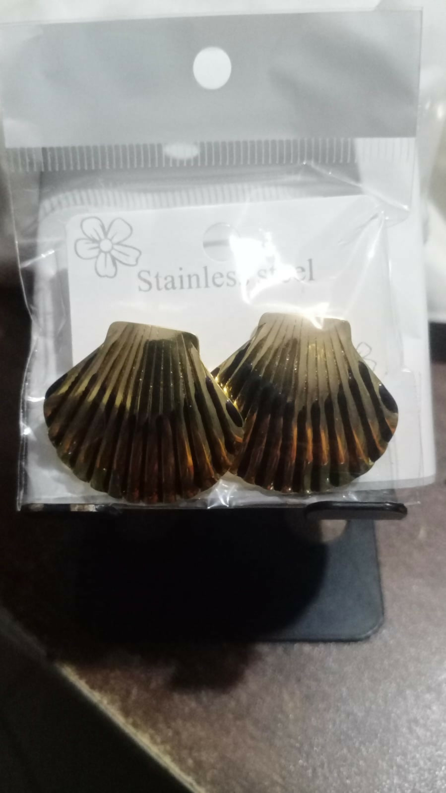 Gold Shell Design Enamel Stud Earrings – Stylish Daily Wear Jewelry