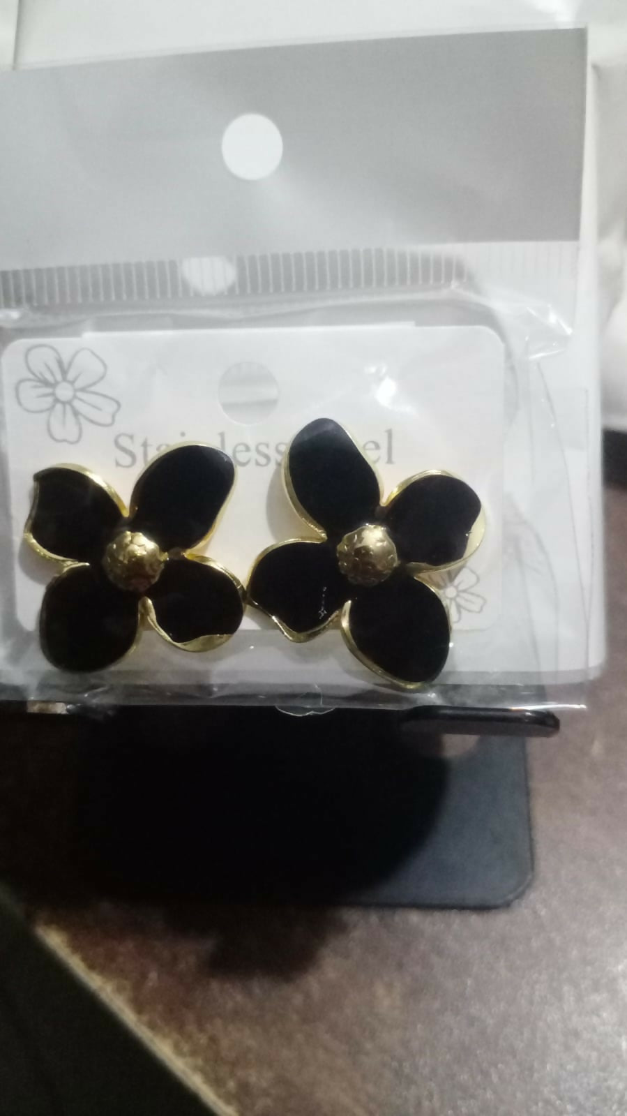 Black Floral Enamel Stud Earrings – Anti Tarnish & Light for Daily Wear