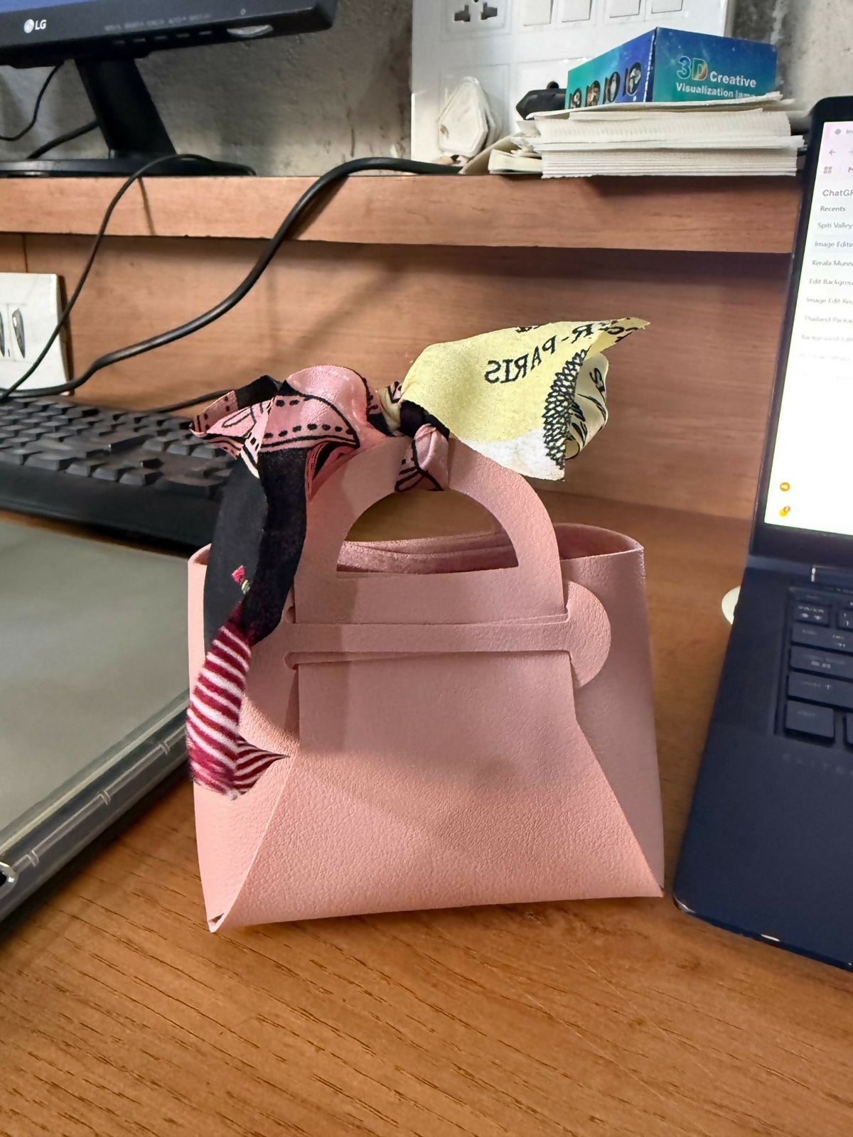 Mini Pink Handbag – Stylish & Compact for Daily Use