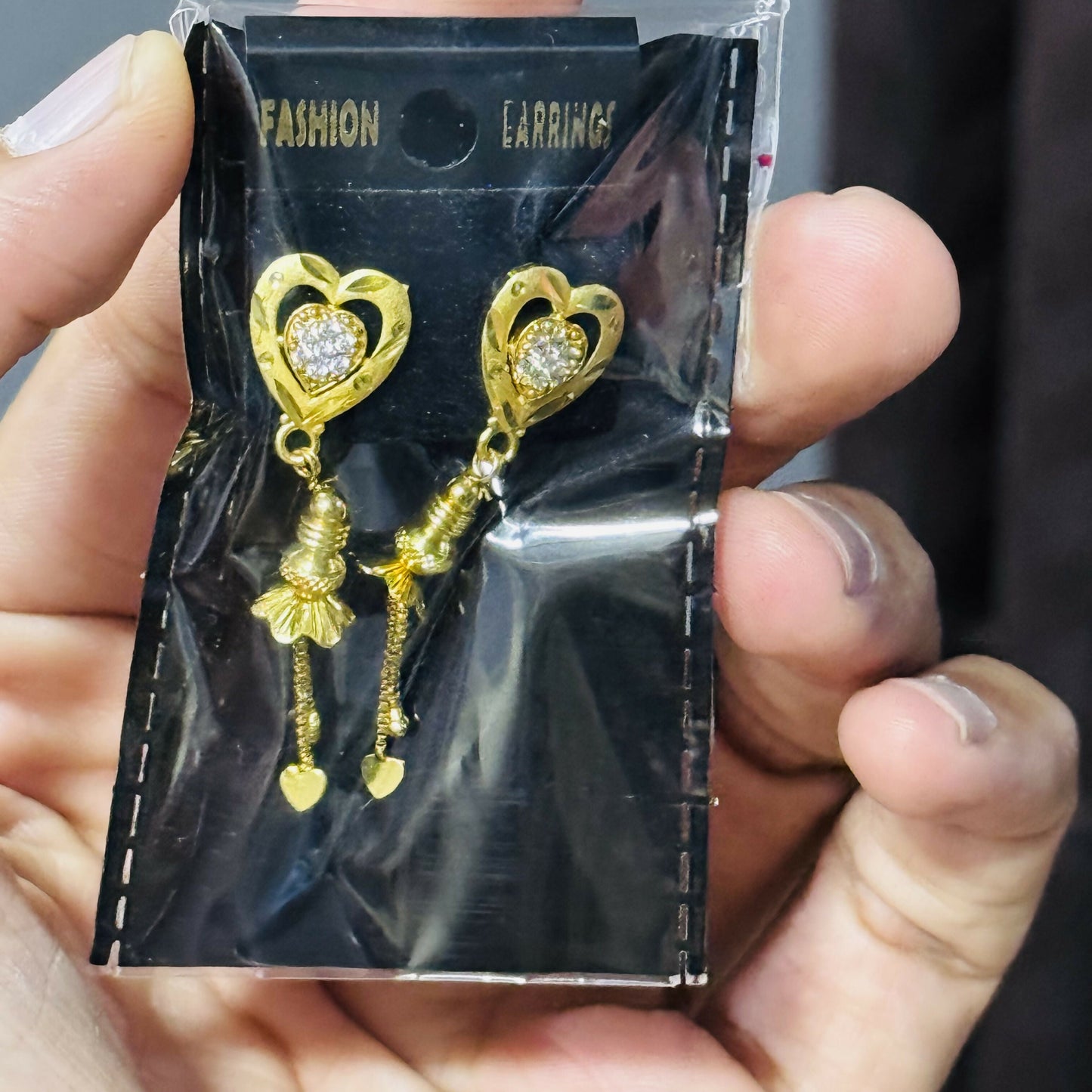 Gold Earrings – Elegant Daily Wear with Sparkling Finish