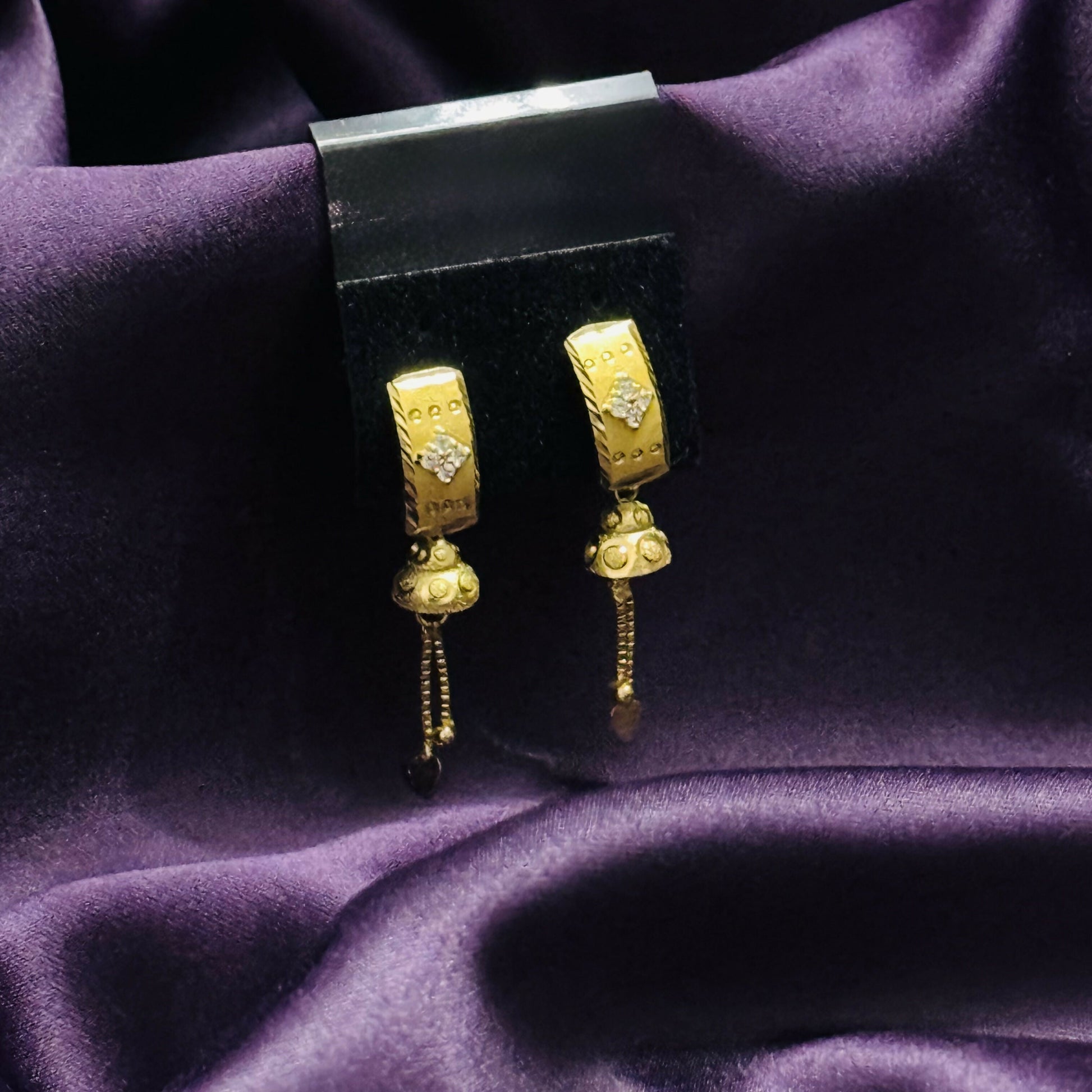 Daily Wear Earrings – Elegant Gold Teardrop Design for Every Occasion